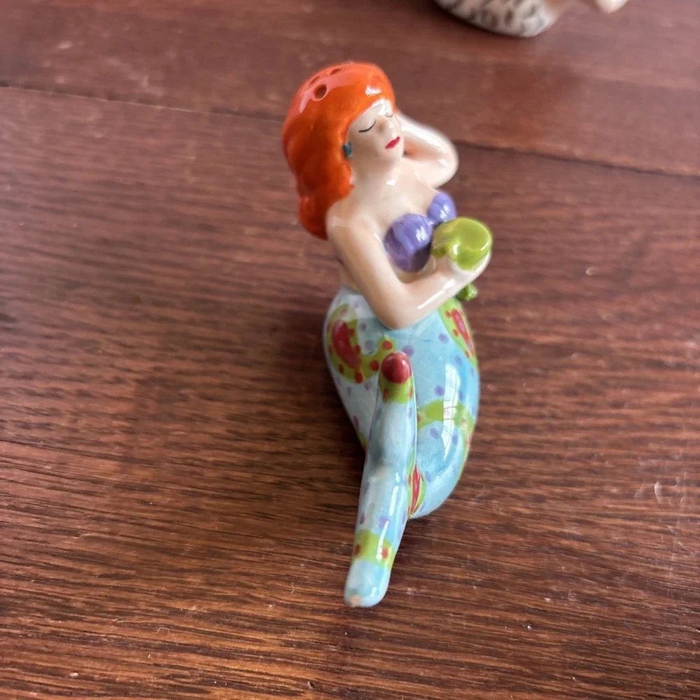 Cape‎ Shore Orange-Hair Mermaids 2007 Small Salt and Pepper Shakers Set (Flaw)